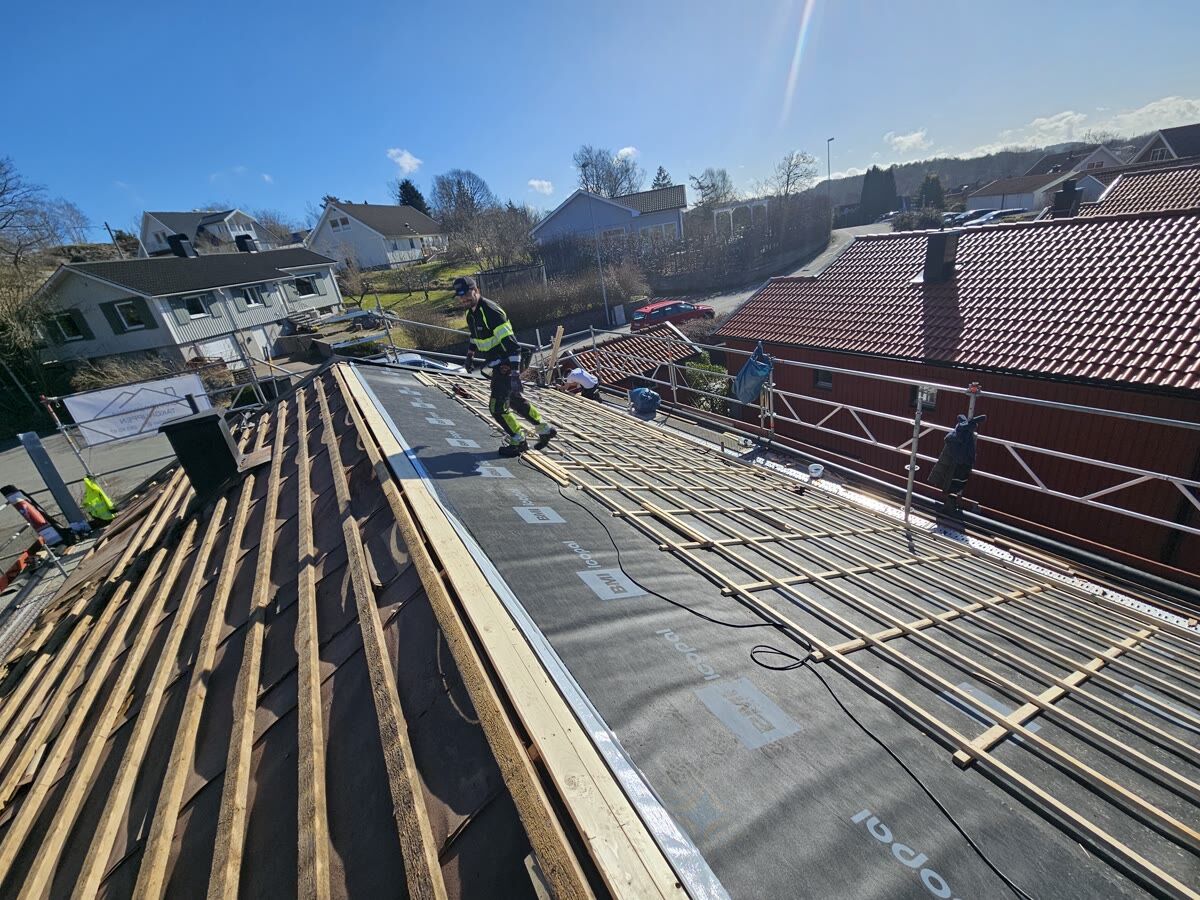 Takrenovering – takarbete av Skandinaviska Takgruppen i Borås